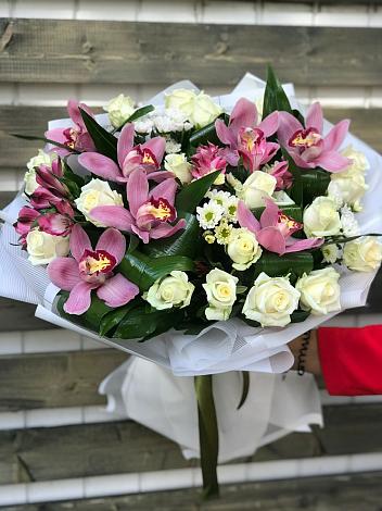 Букет цветов из: Розы и Хризантемы в Новобейсугской