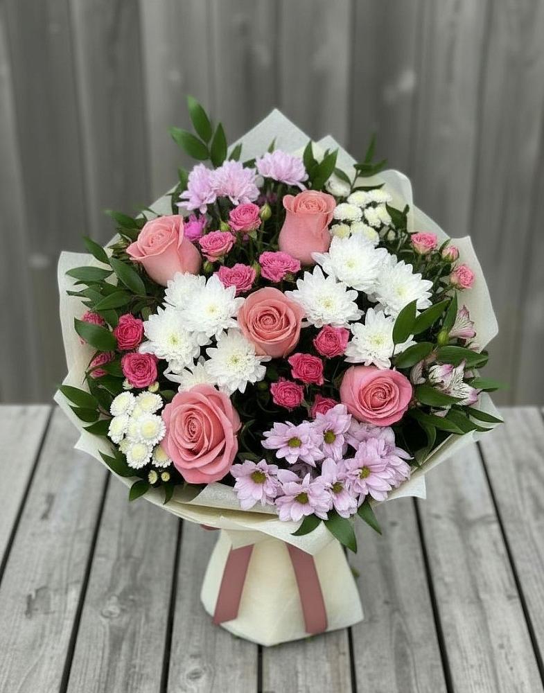 Букет цветов из: Альстромерии, Гвоздики, Розы и Хризантемы в Новобейсугской