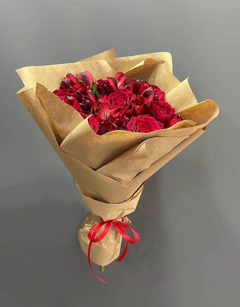 Букет цветов из: Альстромерии и Розы в Новобейсугской