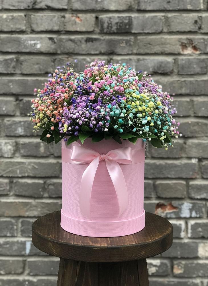 Цветочная композиция из Гипсофила и Розы в шляпной коробке в Новобейсугской