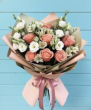 Букет цветов из:  Розы, Альстромерии и Лизиантусы #REPLACE_PRED# Новобейсугской