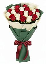 Букет Микс из красных и белых роз #REPLACE_PRED# Новобейсугской