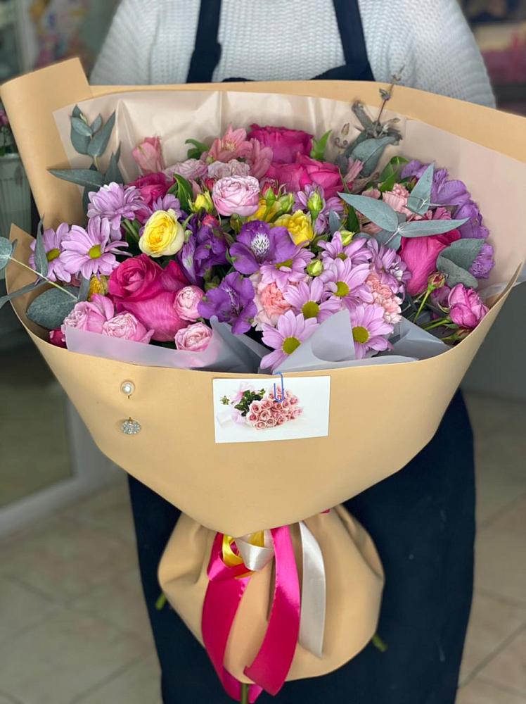 Букет цветов из: Хризантемы, Гвоздики и Альстромерии в Новобейсугской