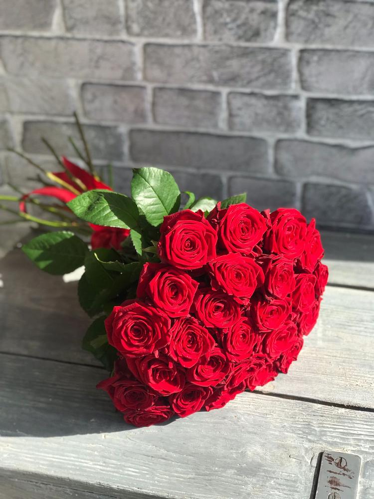 Букет Красные розы Фридом в Новобейсугской