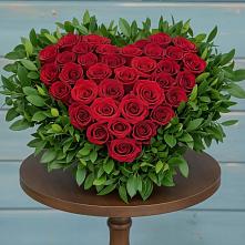 Цветочная композиция из Розы в виде сердца в Новобейсугской