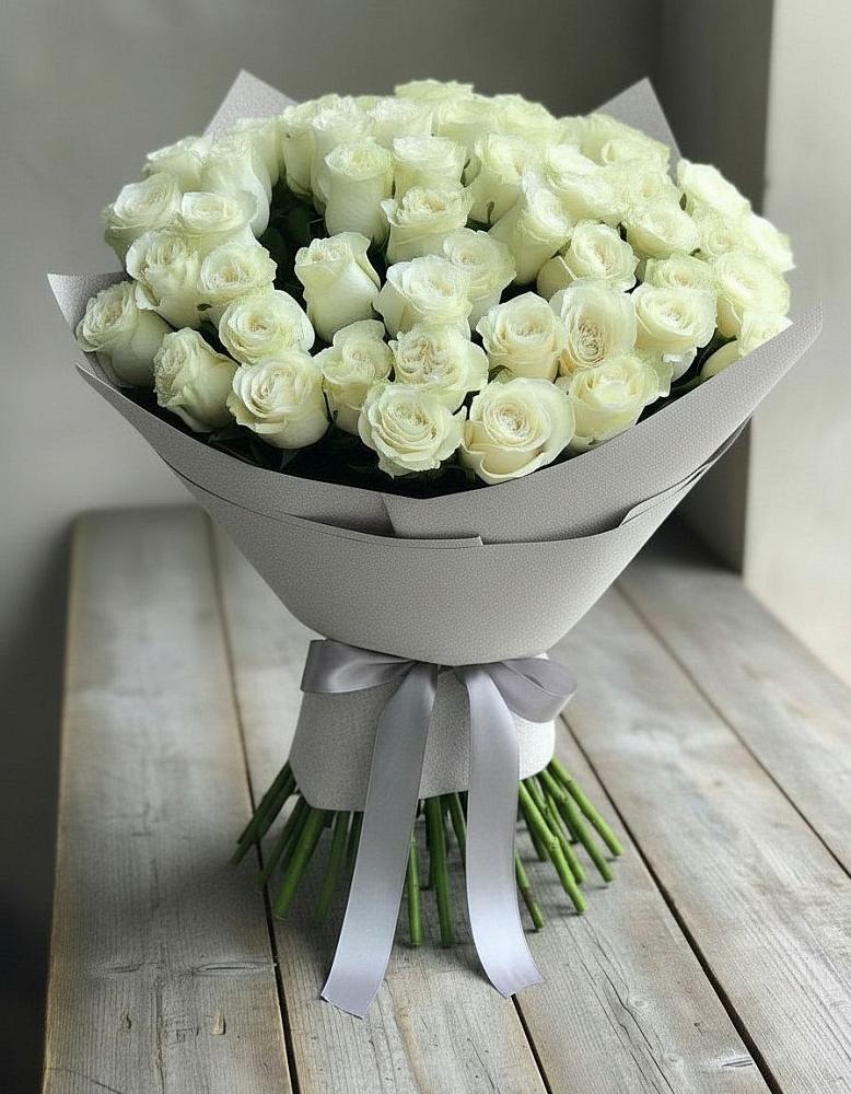 Букет 35 Белых роз в Новобейсугской