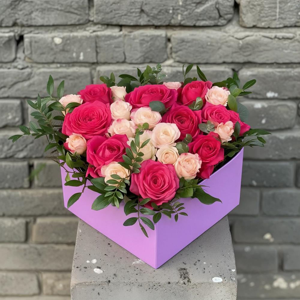 Цветочная композиция из Розы в коробке в Новобейсугской