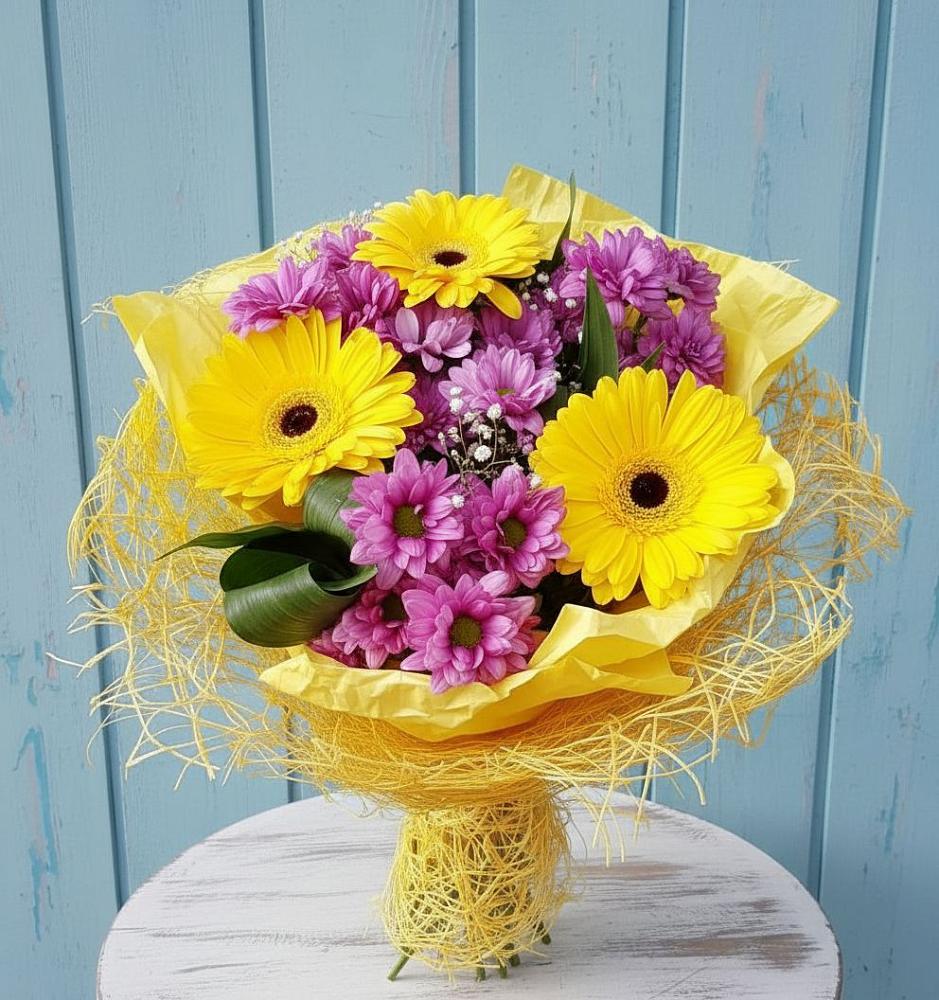 Букет цветов из: Хризантемы и Герберы в Новобейсугской