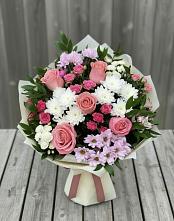 Букет цветов из:  Альстромерии, Гвоздики, Розы и Хризантемы в Новобейсугской