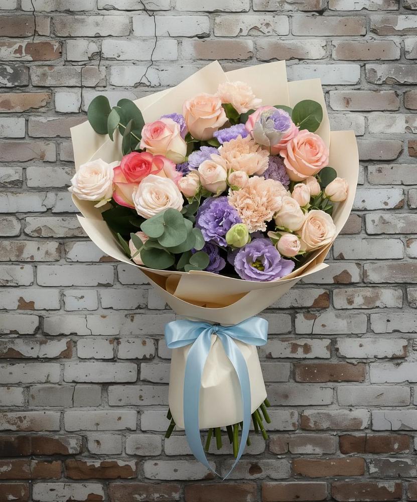 Букет цветов из: Розы, Лизиантусы и Гвоздики в Новобейсугской