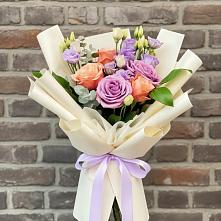 Букет цветов из:  Лизиантусы и Розы в Новобейсугской