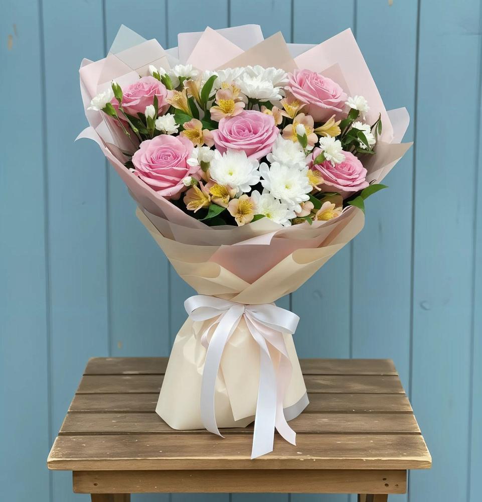 Букет цветов из: Гвоздики, Орхидеи и Розы в Новобейсугской