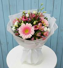 Букет цветов из:  Герберы, Альстромерии и Лизиантусы #REPLACE_PRED# Новобейсугской
