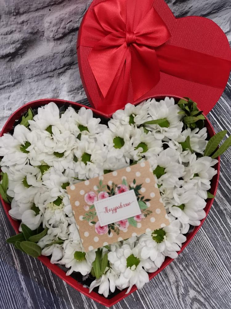 Цветочная композиция из Хризантемы в виде сердца в Новобейсугской