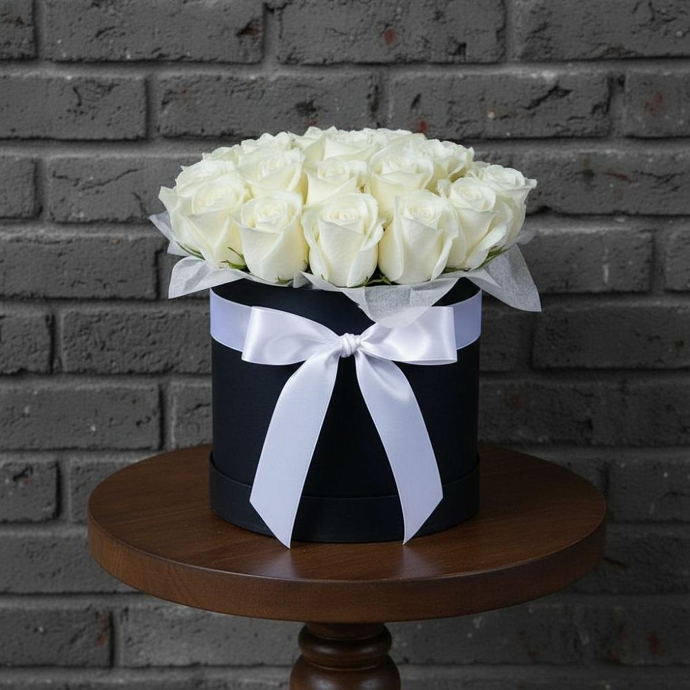 Цветочная композиция из Розы в шляпной коробке в Новобейсугской