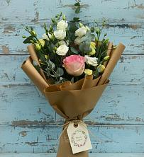 Букет цветов из:  Розы и Лизиантусы в Новобейсугской