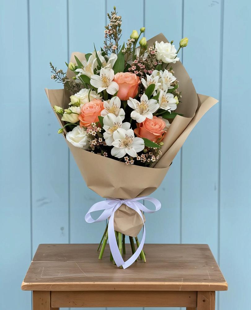 Букет цветов из: Альстромерии, Лизиантусы, Розы и Хризантемы в Новобейсугской