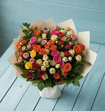 Букет Микс из разноцветных кустовых роз в Новобейсугской