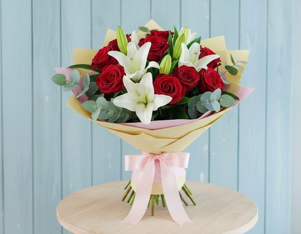 Букет цветов из: Лилии и Розы в Новобейсугской